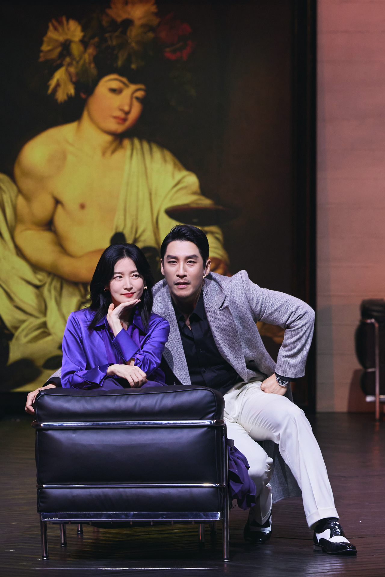Lee Young-ae (left) performs a scene from "Hedda Gabler." (LG Arts Center)