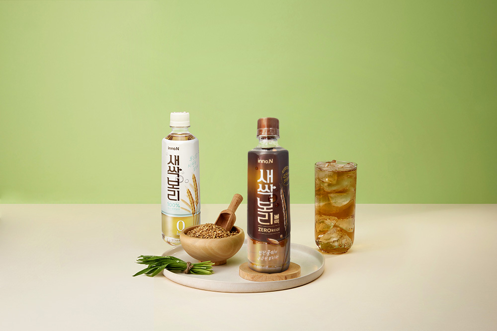 새싹보리(왼쪽)와 새싹보리블랙 [HK이노엔 제공]