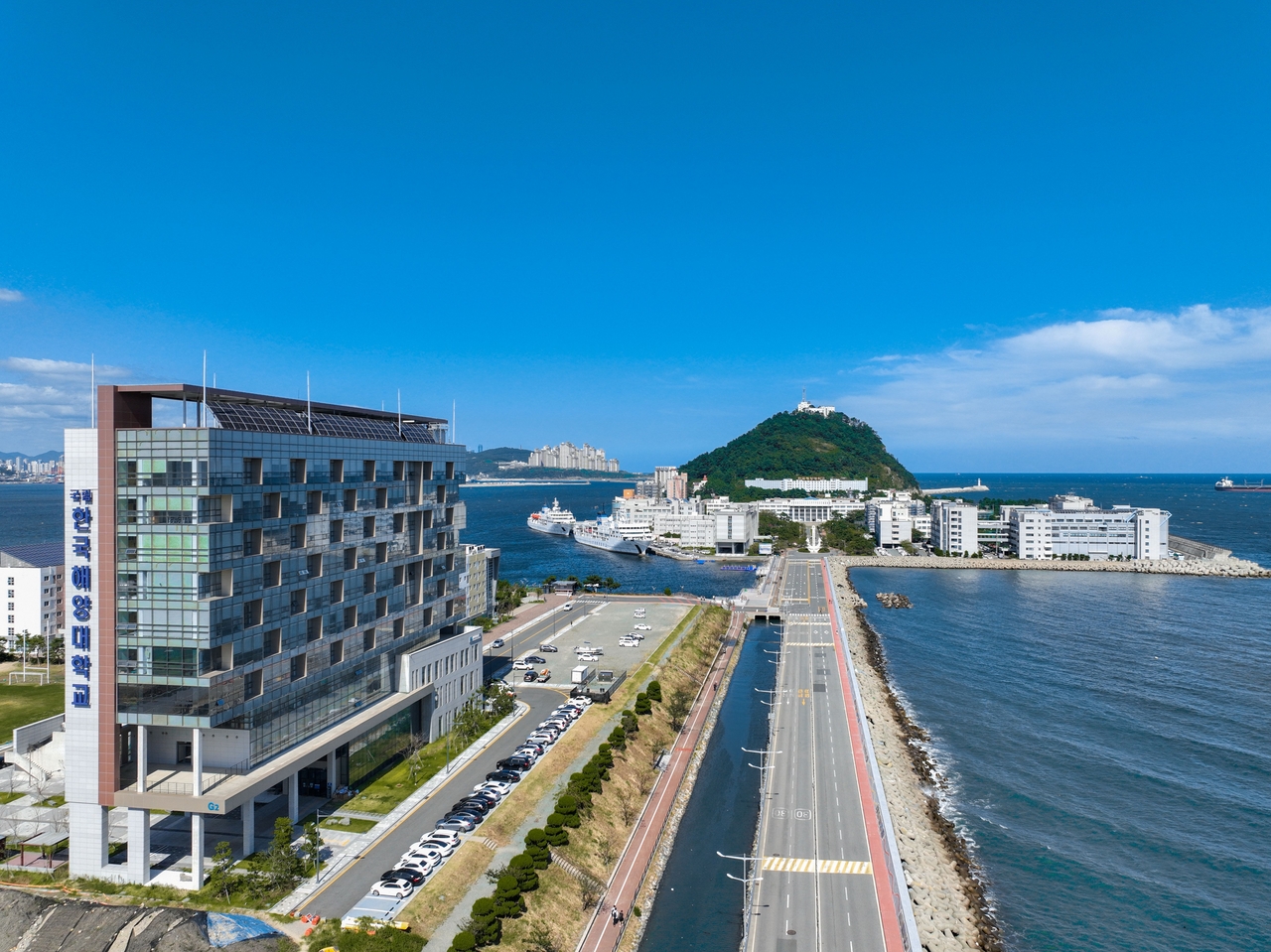 국립한국해양대학교는 14일 부산과학기술고등교육진흥원 주관 ‘해양신산업 선도분야 발굴 및 육성 지원사업’ 공모에서 해양무인기술교육센터의 ‘해양데이터 서비스 고도화를 위한 해양모빌리티 시험장 구축’ 과제가 선정됐다고 밝혔다. [국립한국해양대학교 제공]