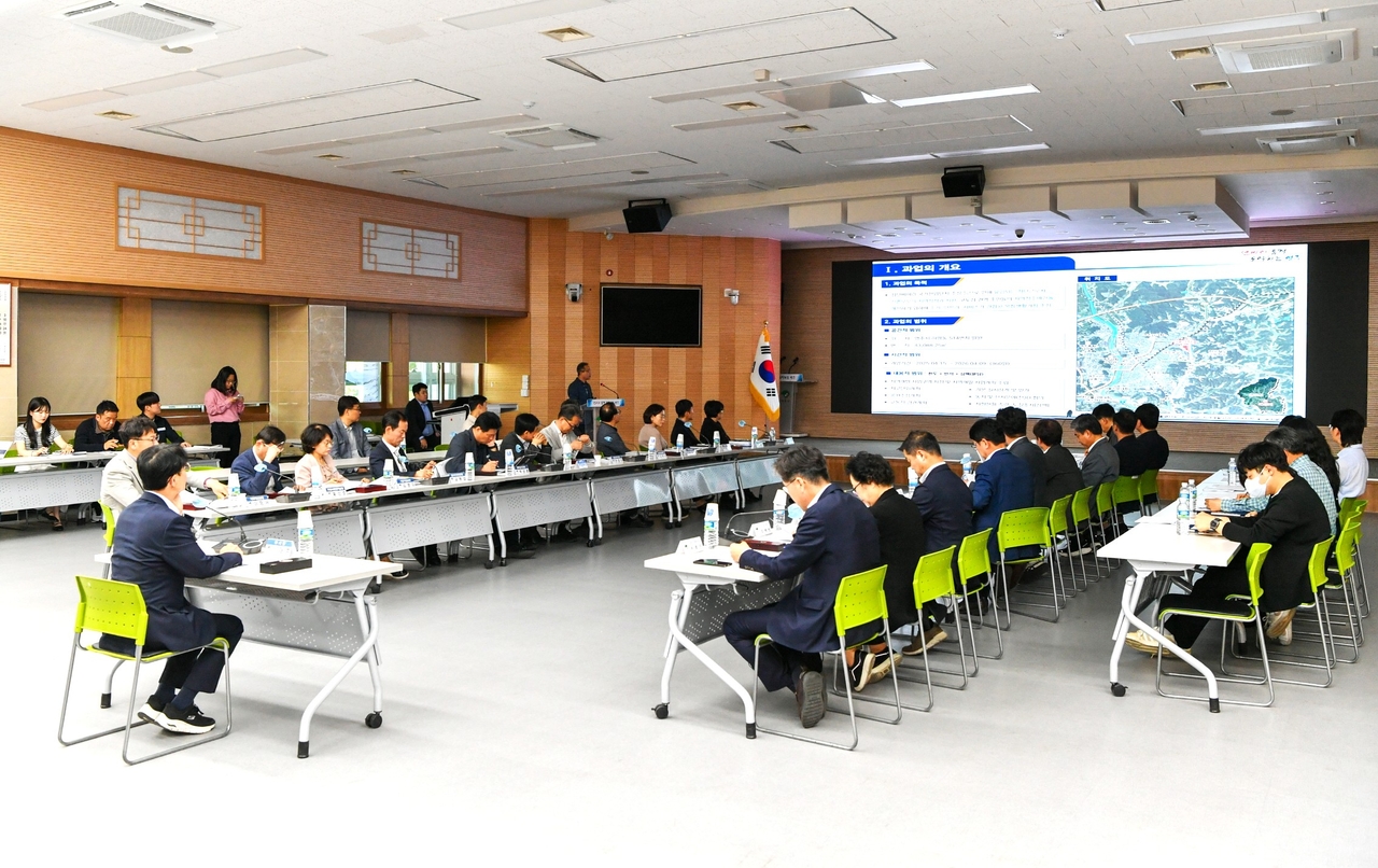 영주시가 14일 ‘지역활력타운 조성사업’에 따른 구역지정 및 건축기획 용역 착수보고회를 가졌다 [영주시 제공]