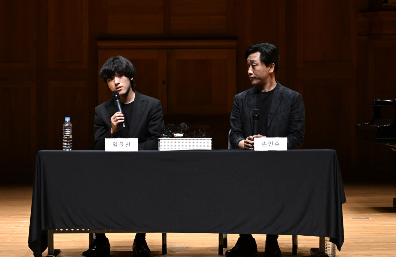 Pianist Lim Yunchan (left) and his teacher Sohn Min-soo attend a press conference at the Seocho campus of Korea National University of Arts in Seoul on June 30, 2022. (Im Se-joon/The Korea Herald)