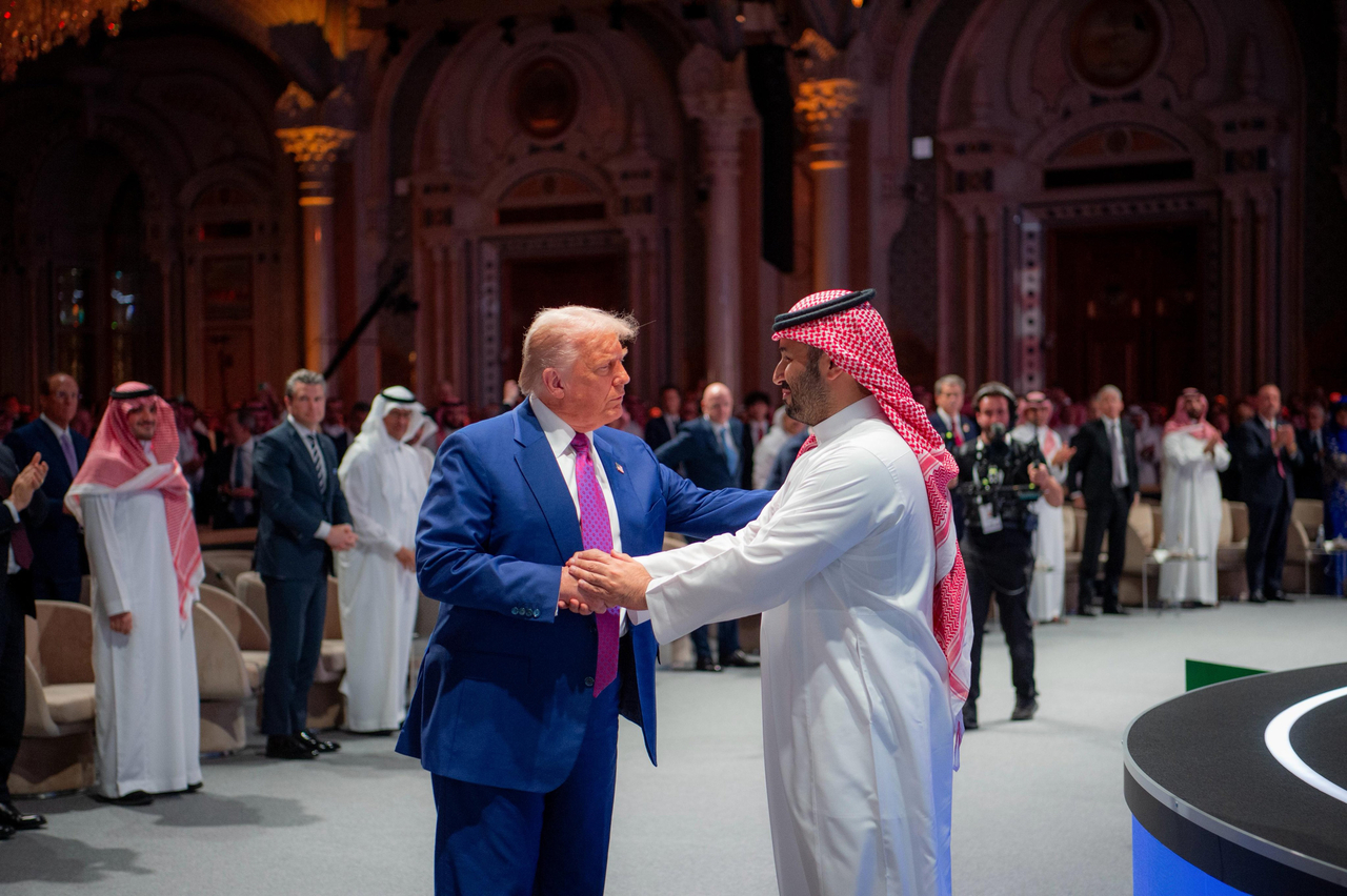 Saudi Crown Prince Mohammed bin Salman greets US President Donald Trump during the Saudi-US investment forum at the King Abdul Aziz International Conference Center in Riyadh, Saudi Arabia, Tuesday. UPI-Yonhap