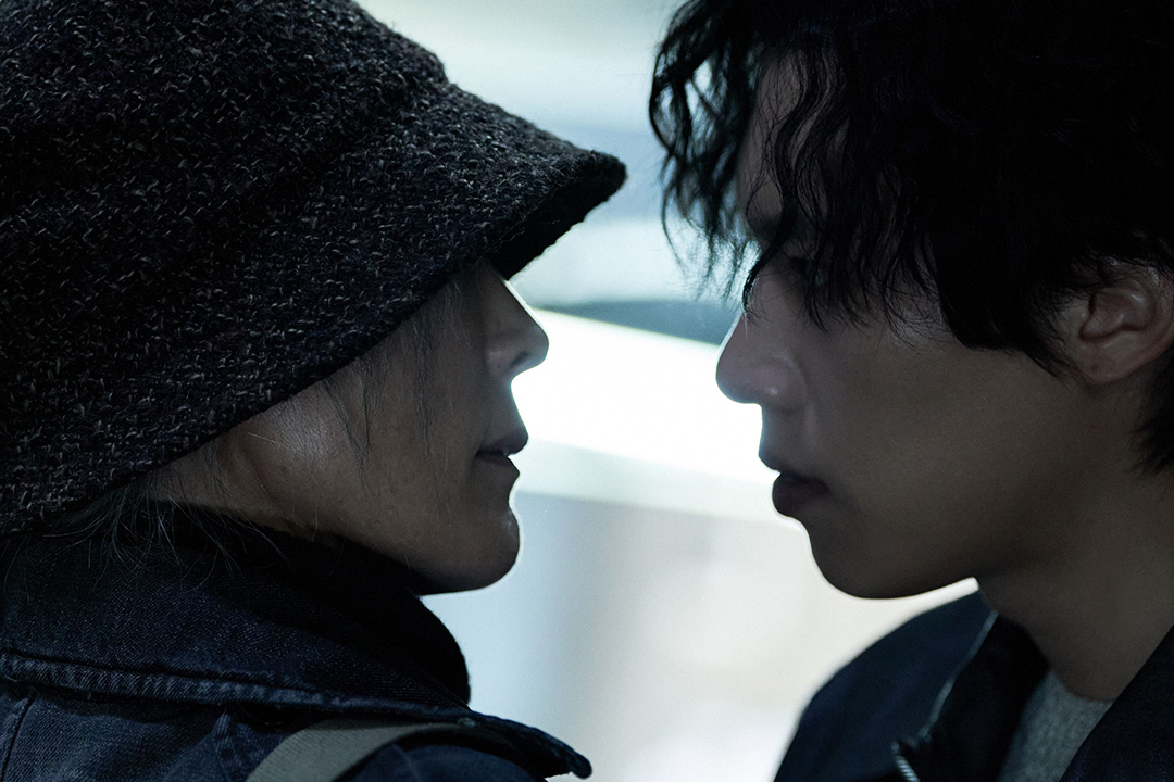 "The Old Woman With the Knife," starring Lee Hye-young (left) and Kim Sung-cheol (Next Entertainment World)