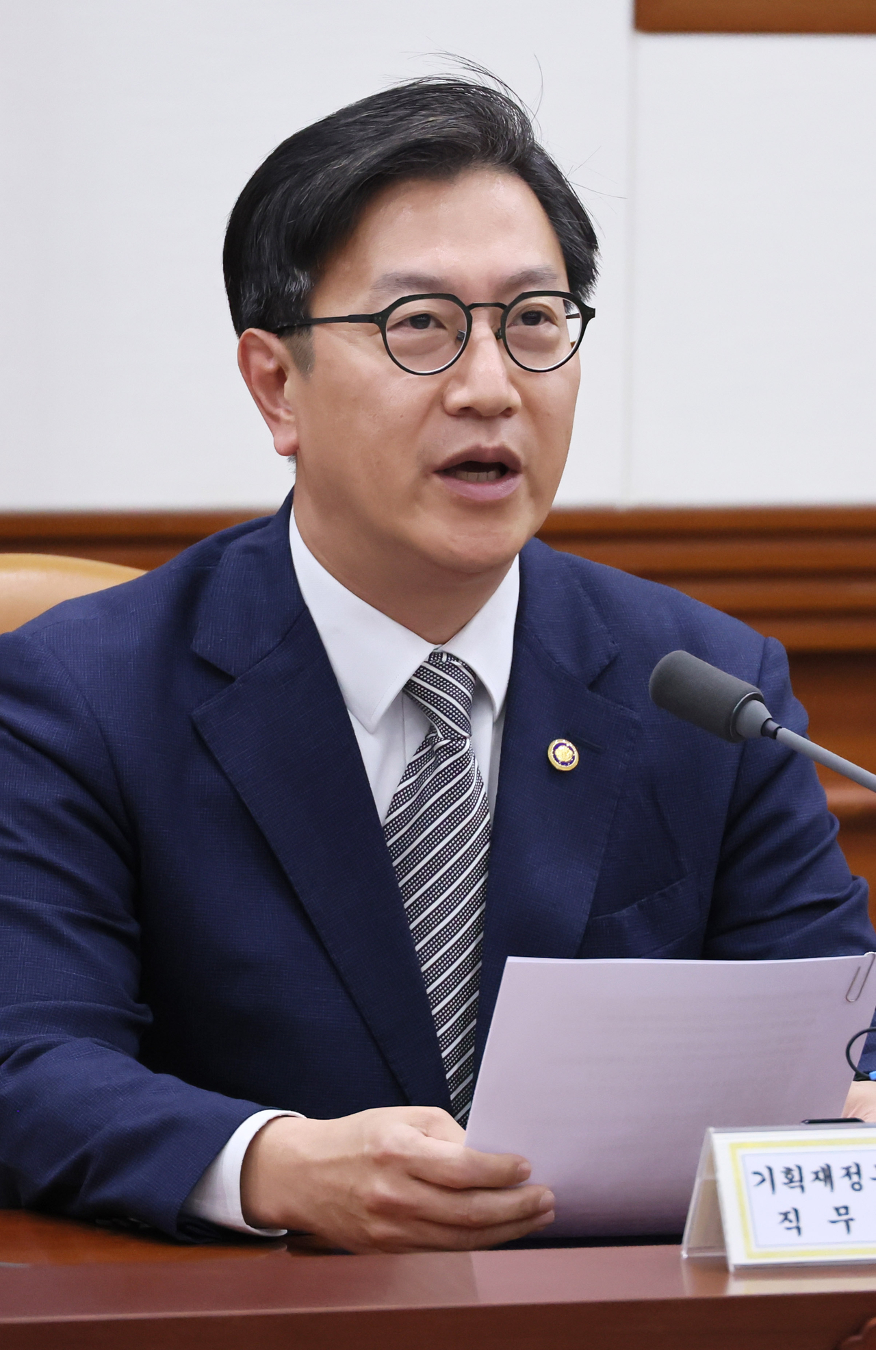 김범석 기획재정부 장관 직무대행 1차관이 14일 정부서울청사에서 열린 경제관계장관회의 겸 산업경쟁력강화 관계장관회의에서 발언하고 있다. [연합]