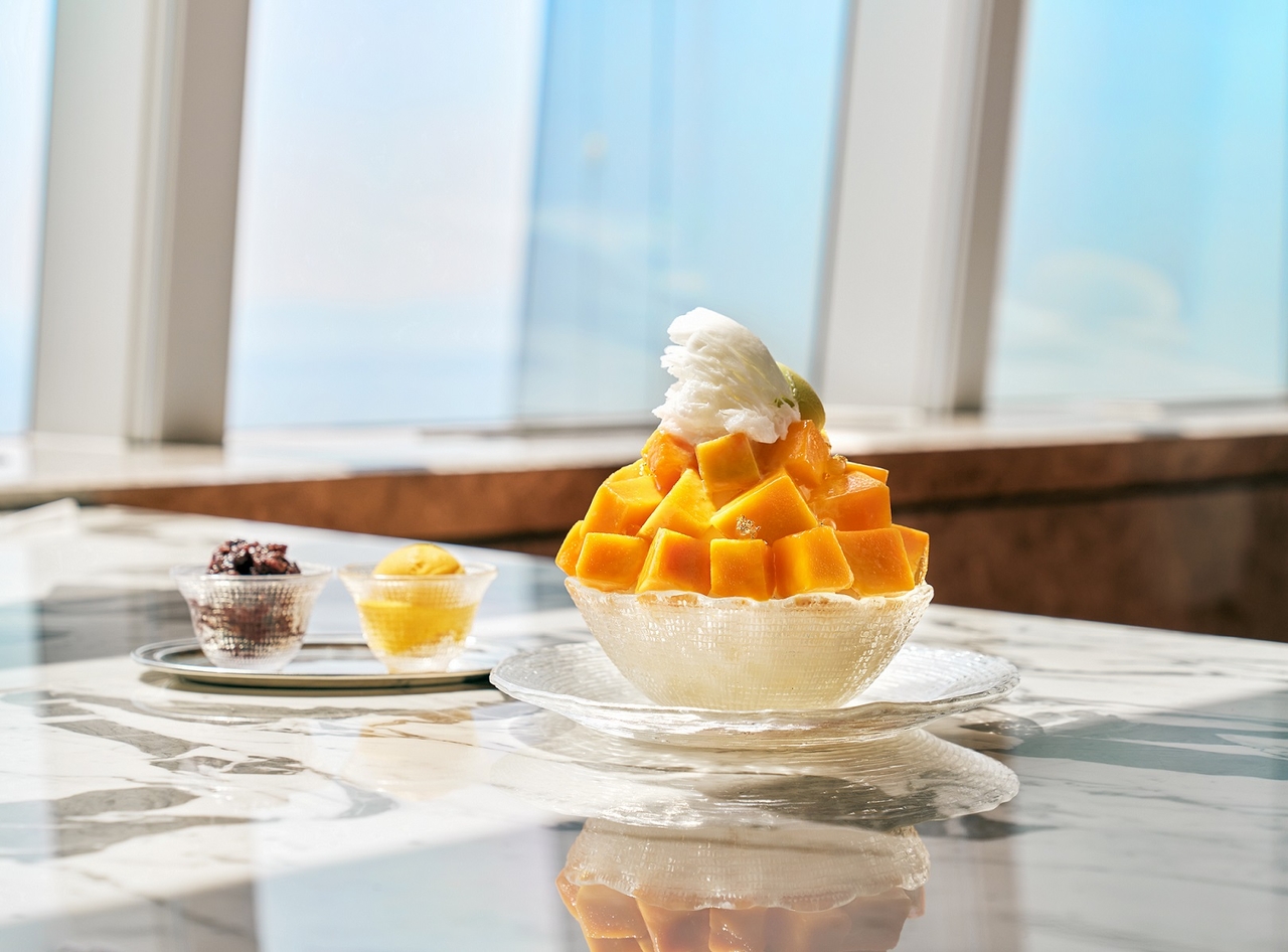 Seasonal apple mango bingsu (Signiel Seoul)