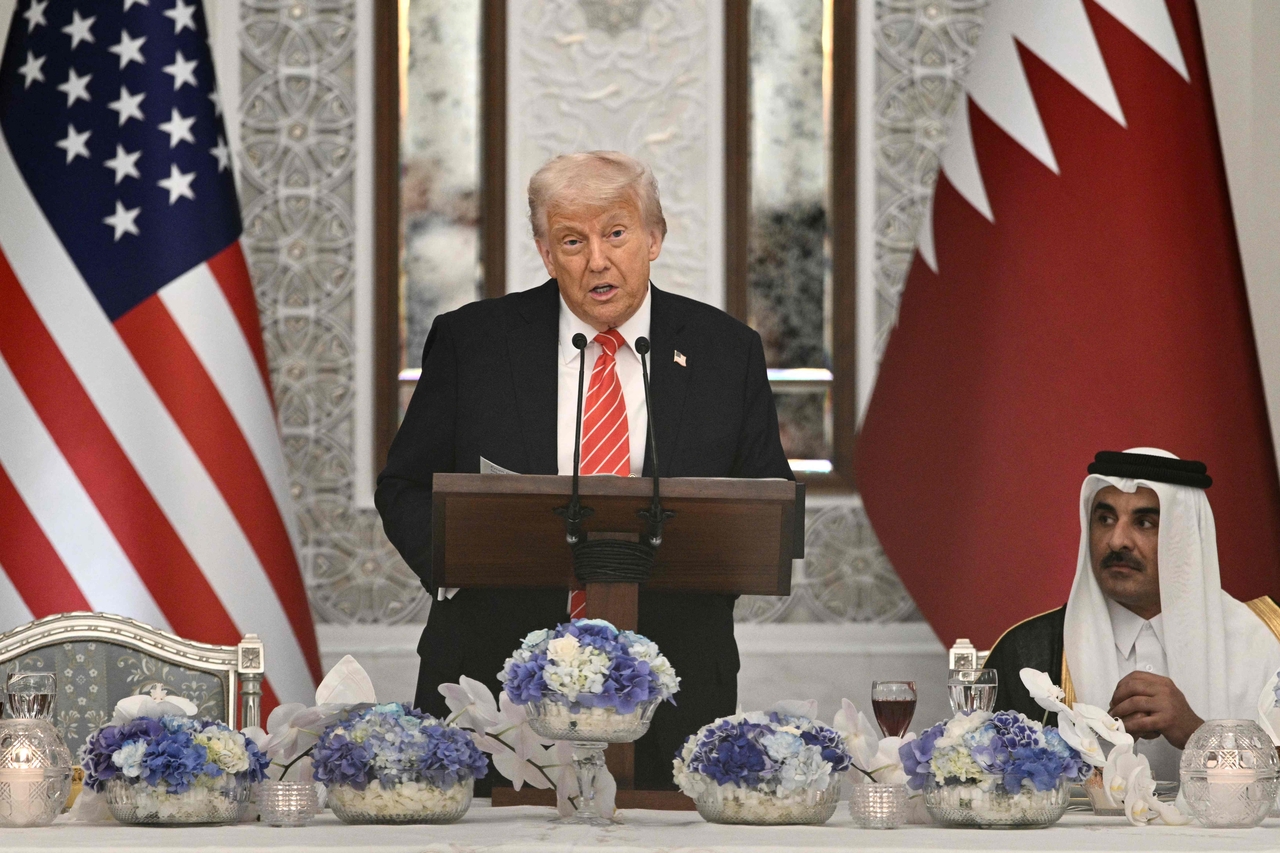 US President Donald Trump delivers a speech at the start of a state dinner at the Lusail Palace in Doha on Thursday. (AFP - Yonhap)