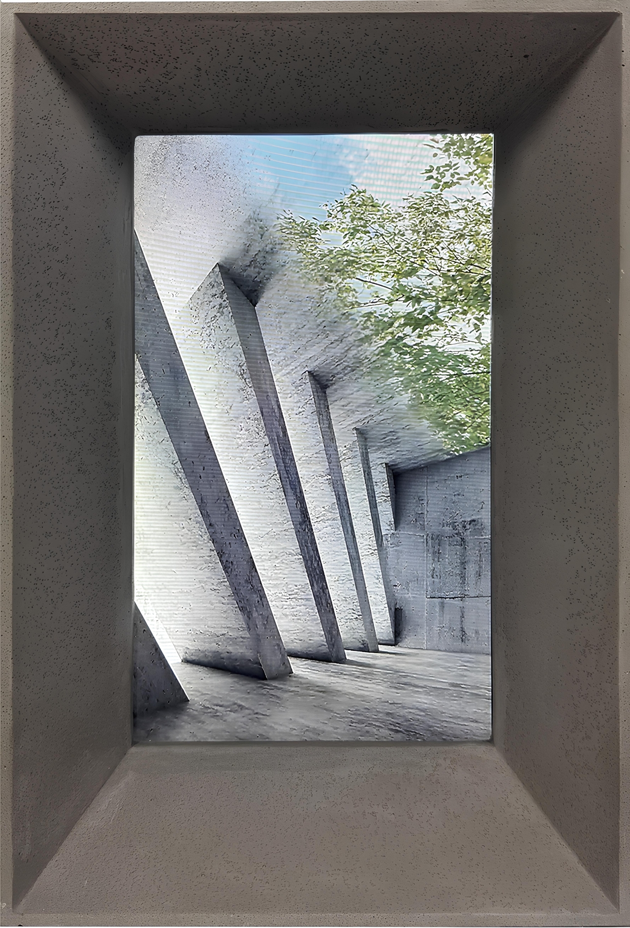 금민정, 멀리있는 숲, LED 스크린에 싱글 채널 비디오, 조각 프레임, 27.5x18.5x10(h)cm, 2024