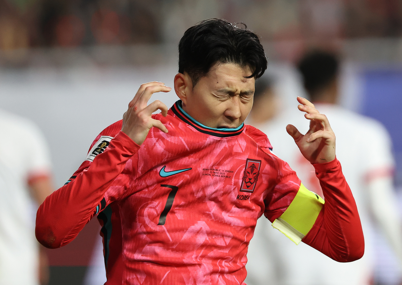 올 3월25일 경기도 수원시 수원월드컵경기장에서 열린 2026 북중미 월드컵 아시아 3차 예선 B조 8차전 대한민국과 요르단의 경기. 손흥민이 슛을 실패한 후 아쉬워하고 있다. 연합뉴스