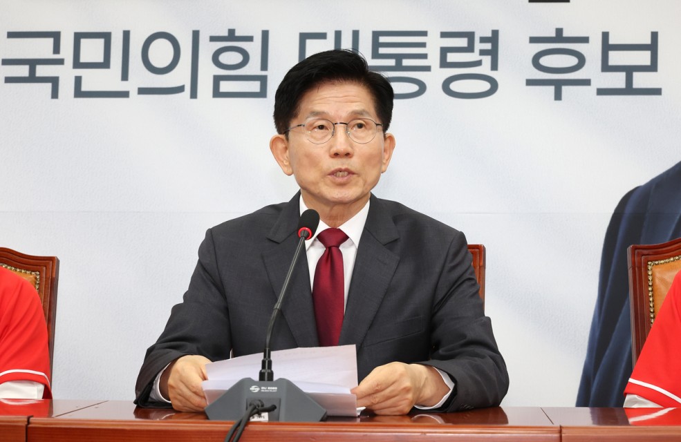 김문수 “尹 탈당, 본인 판단할 문제”…이정현 “자진탈당 권고 제안”