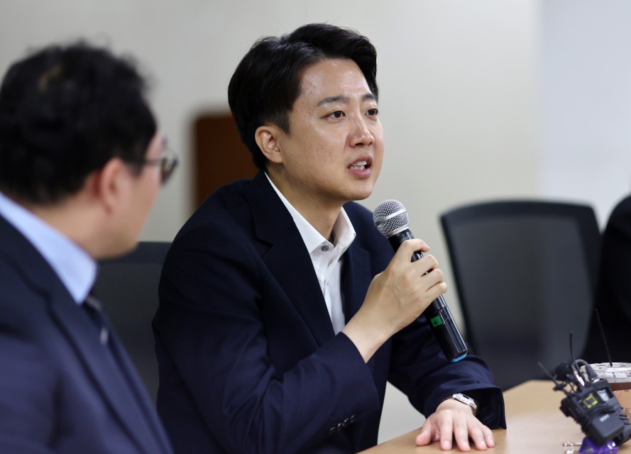 이준석, 높은 비호감도에 “제3 후보 견제 때문…안철수도 그랬다”