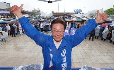 “재명아, 너는 가능성이 있어”…이재명을 있게 한 은사님의 한마디