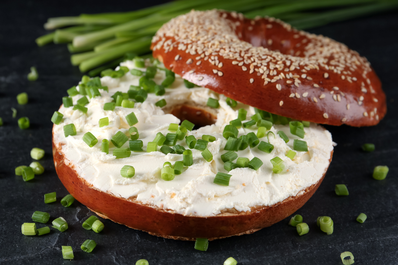 쪽파 크림치즈 베이글 [123RF]
