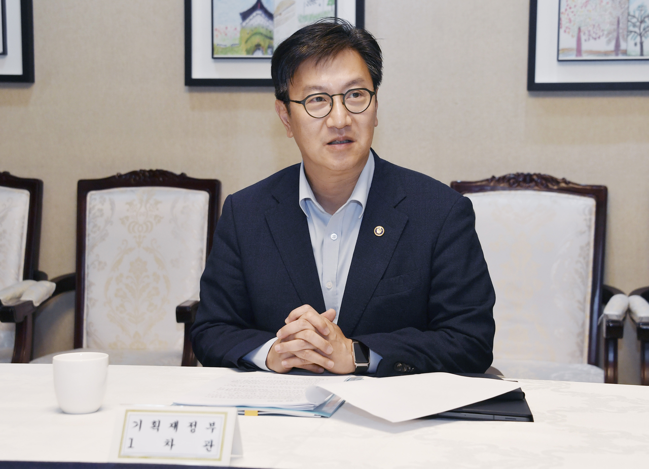 김범석 기획재정부 장관 직무대행이 16일 오전 서울 종로구 정부서울청사에서 열린 ‘제45차 물가관계차관회의’를 주재, 모두발언을 하고 있다. [기획재정부 제공]