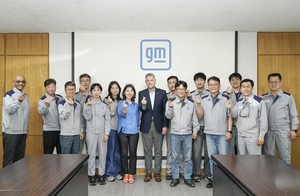 [Photo News] GM Korea chief visits Changwon plant, reaffirms community support