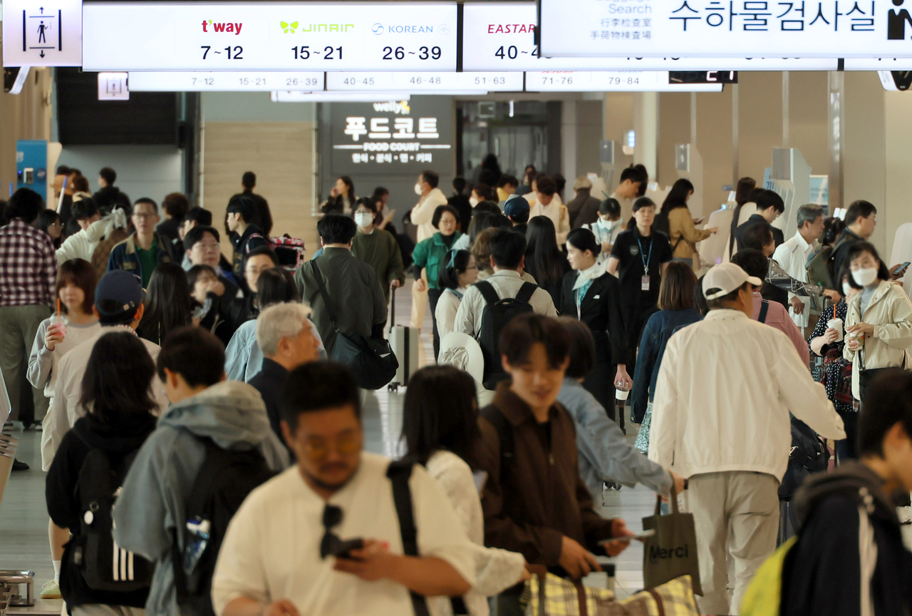 Gimpo International Airport in Gangseo-gu, western Seoul, bustles with travelers on May 2. (Yonhap)