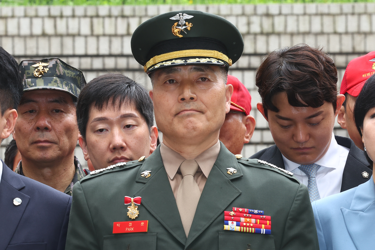 해병대 채모 상병 순직 사건과 관련해 1심에서 무죄를 선고받은 박정훈 전 해병대 수사단장(대령)이 16일 서울 서초구 서울고등법원에서 열린 2심 준비공판에 출석하기 전 기자회견을 열고 있다. [연합]