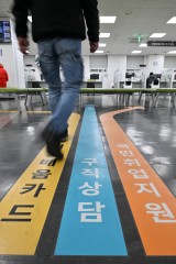 ‘韓 주력 산업’ 제조업 고용한파…대선 일자리 공약은 사실상 ‘빈 칸’