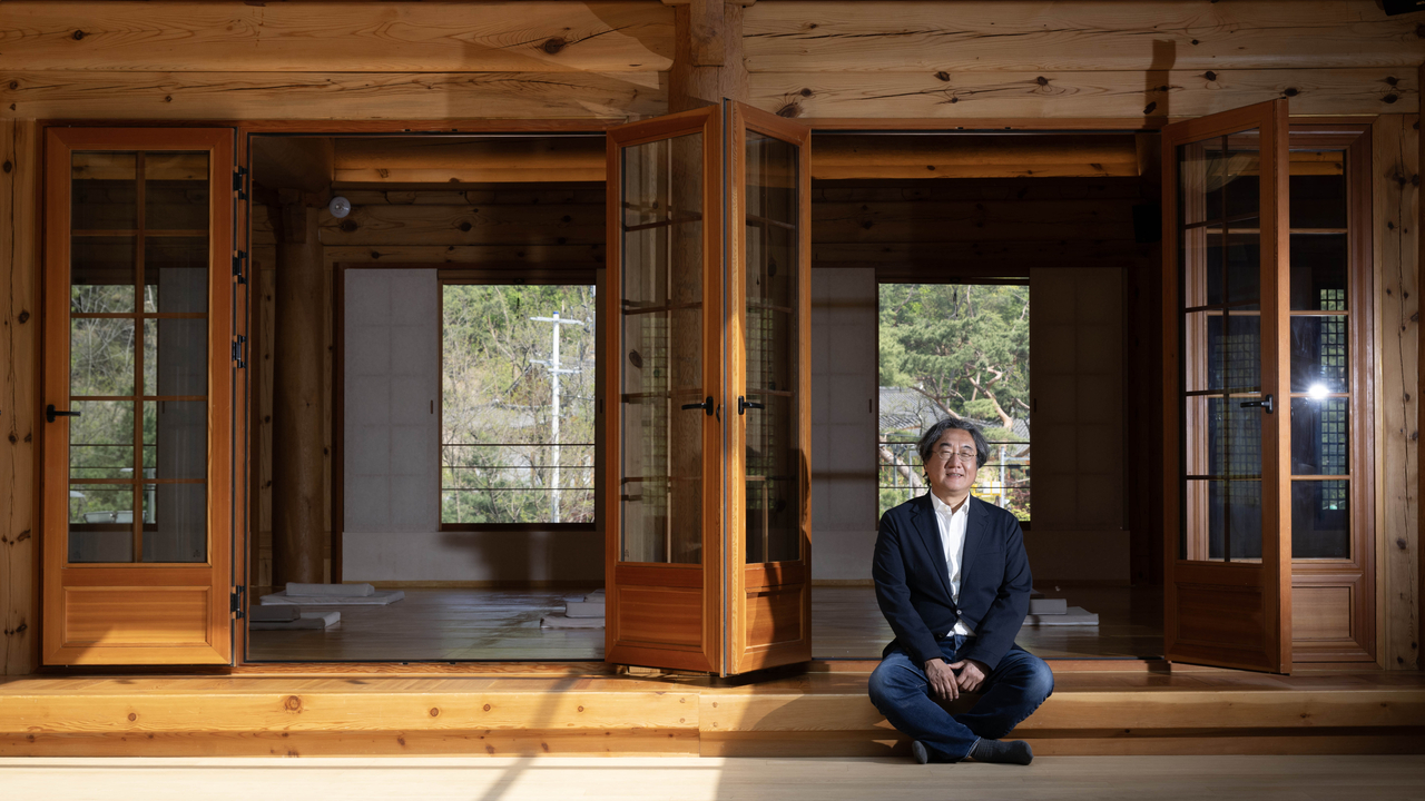 Cho Jung-goo, architect at guga Urban Architecture, poses for a photo at Jinkwansa Korean Cultural Experience Center in Eunpyeong-gu, Seoul, April 29. (Im Se-jun/The Korea Herald