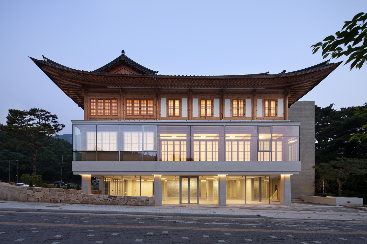 Exterior of Jinkwansa Korean Cultural Experience Center in Eunpyeong-gu, Seoul ©Youngchae Park