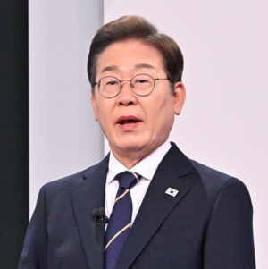 Lee Jae-myung says shorter workweek possible without lower pay
