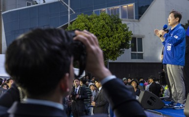 Police bolster security for presidential candidates amid terror threats
