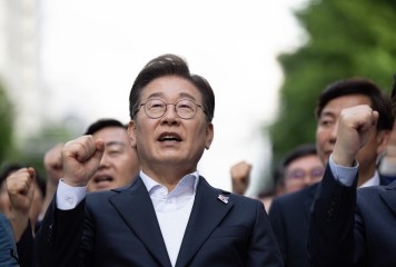 Lee Jae-myung floats ending single-term limit for presidency