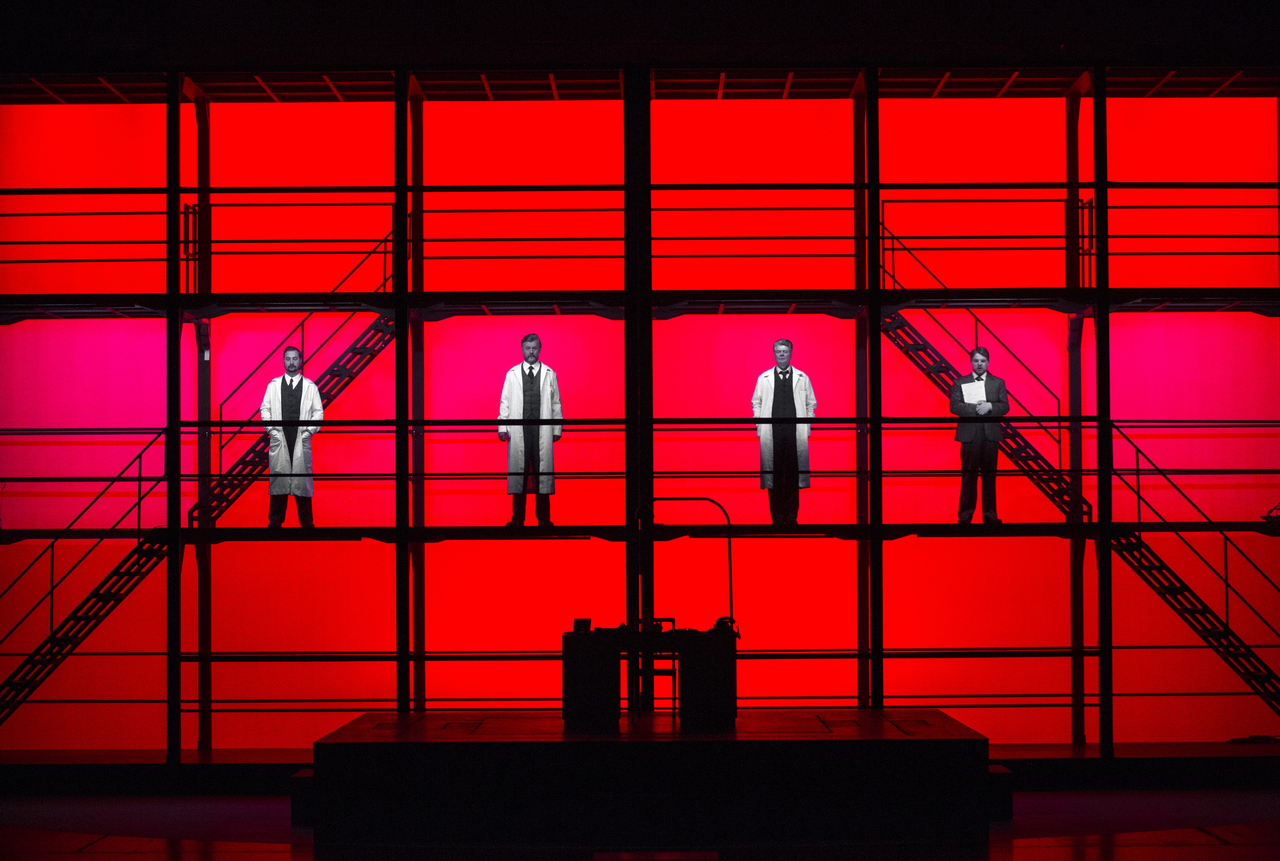 A scene from Chin Unsuk's new opera "Die dunkle Seite des Mondes" (Staatsoper Hamburg)