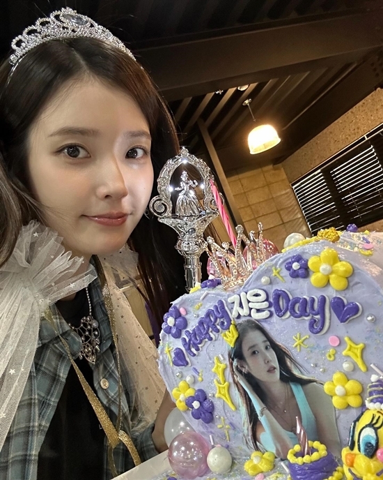 사진=아이유 채널