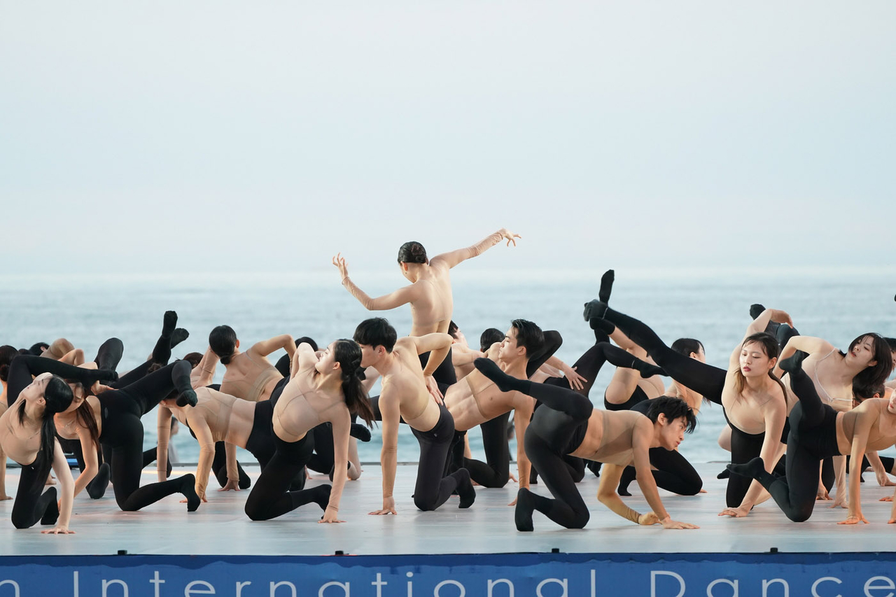 KARTS Dance Company performs during the 20th Busan International Dance Festival at a special stage on Haeundae Beach. (Busan International Dance Festival)