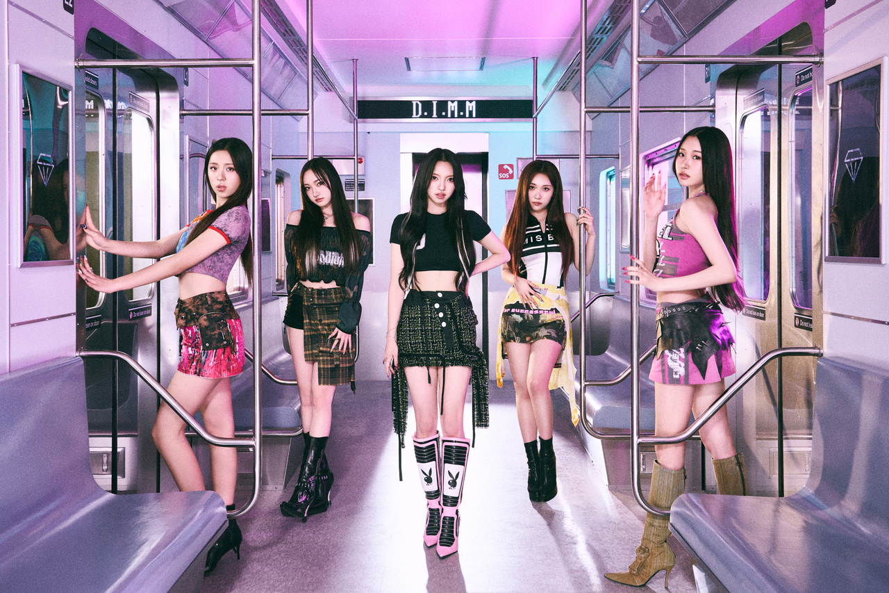 Rookie girl group VVS (MZMC)