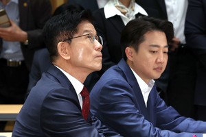 Kim looks to Lee Jun-seok for merger as Election Day draws near
