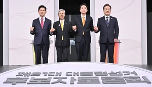 Democratic Party's Lee leads People Power Party's Kim 50.2% to 35.6%: poll