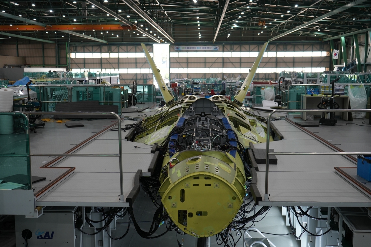 The first production model of the KF-21 fighter jet awaits final assembly at Korea Aerospace Industries Ltd.'s headquarters in Sacheon, about 290 kilometers southeast of Seoul, in this photo provided on Tuesday. (DAPA)