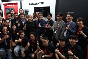 Nvidia CEO Huang makes surprise visit to SK hynix booth at Computex 2025