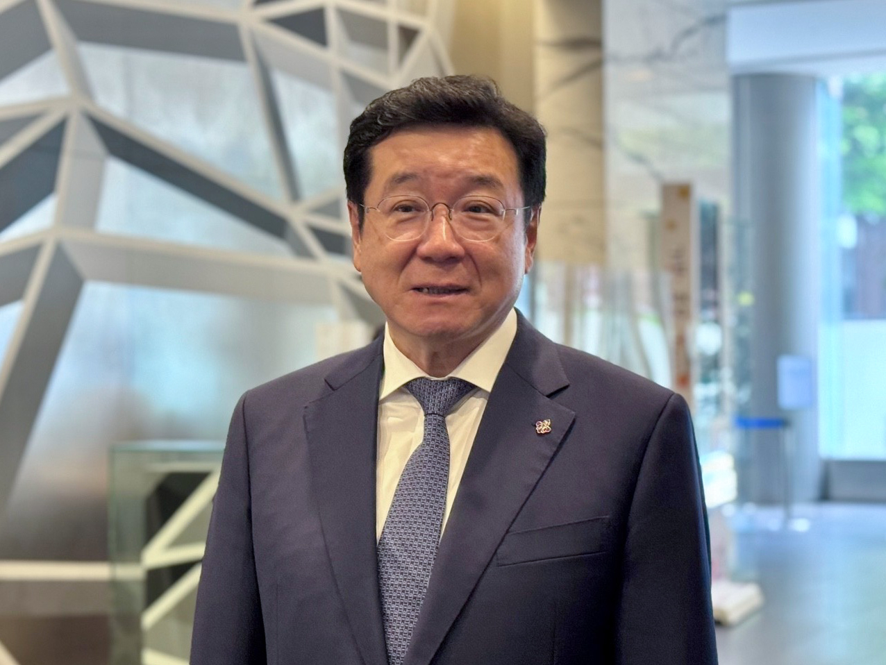 이찬희 삼성 준법감시위원회 위원장이 20일 서울 서초구 삼성생명 서초사옥에서 열린 준감위 정례회의에 앞서 기자들과 만나 발언하고 있다. <연합뉴스>