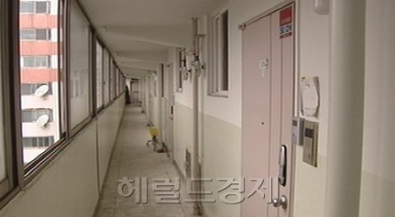 “요즘 누가 복도식을?” 잠실 신축 설계에 시끌[부동산360]