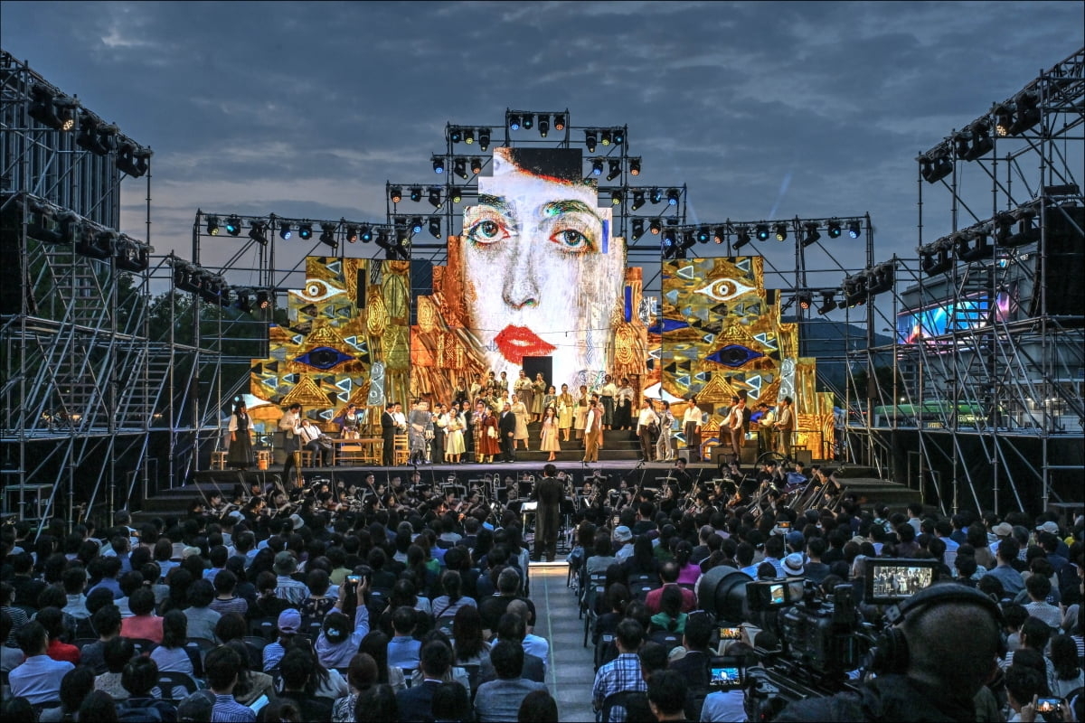 Seoul Metropolitan Opera presents "Cavalleria Rusticana" by Pietro Mascagni at Gwanghwamun Square on June 11, 2024. (SCPA)