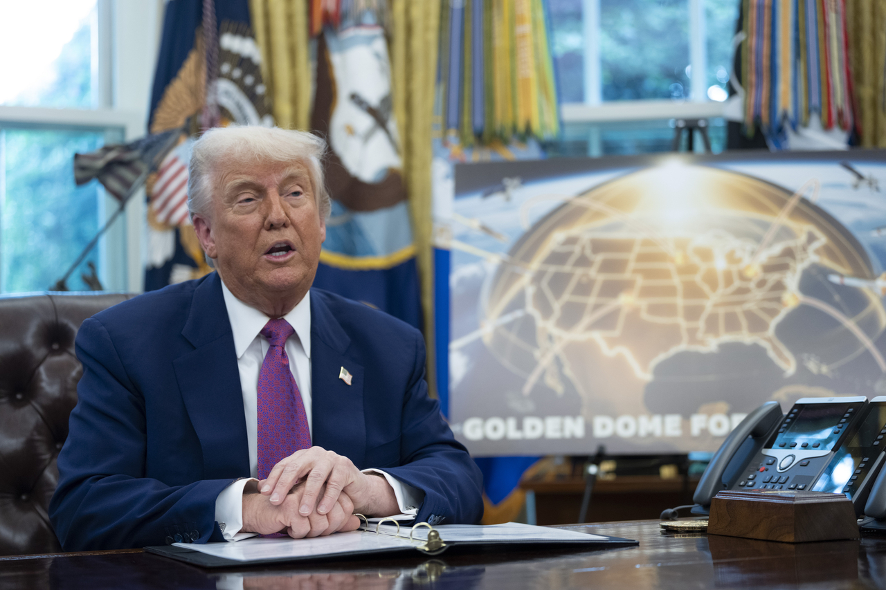 US President Donald Trump announces he has selected the path forward for his ambitious Golden Dome missile defense shield, in the Oval Office of the White House in Washington, Tuesday.   UPI-Yonhap