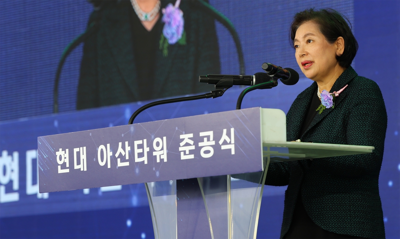 Hyundai Group Chair Hyun Jeong-eun speaks at the opening ceremony of Hyundai Asan Tower, held Wednesday at Hyundai Elevator's headquarters in Chungju, North Chungcheong Province. (Hyundai Elevator)