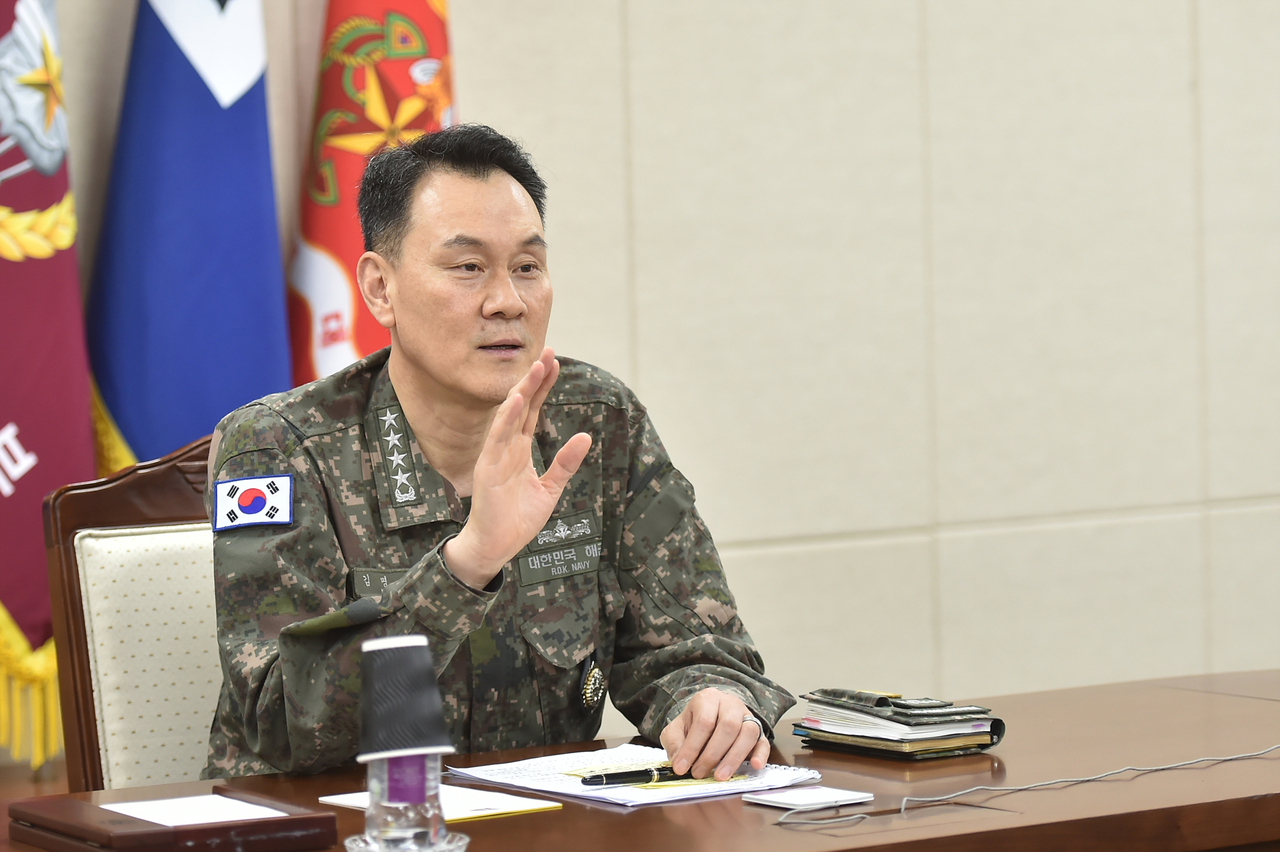 Adm. Kim Myung-soo, chairman of the Joint Chiefs of Staff, holds virtual talks with his US counterpart, John Daniel Caine, at his office in central Seoul on Tuesday. (Joint Chiefs of Staff)