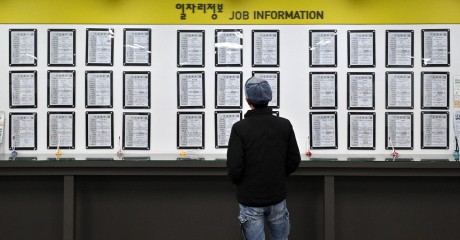 경기 부진에 새 일자리 11분기째 감소...역대 최악