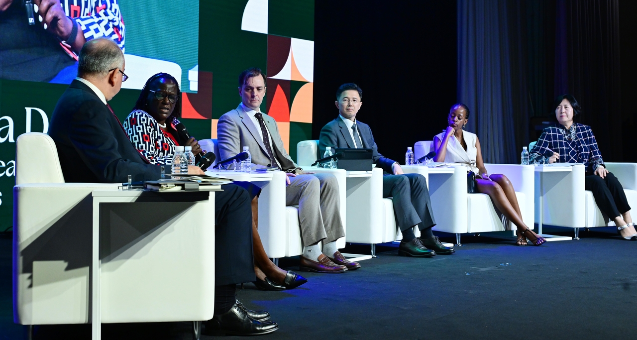From left: Ambassador of Tunisia to Korea Kais Darragi, Ambassador of Kenya to Korea Emmy Kipsoi, Timothy Dickens, chairman of the South African Chamber of Commerce, Um Sung-yong, executive director and head of the EDCF Operation Group at the Export-Import Bank of Korea, C&G limited CEO Gloria Ineza and Yook Euna Executive vice president of Middle East and Africa Business at Heerim Architects and Planners, join a panel discussion during Africa Day 2025 Korea-Africa Business Forum held at a Seoul hotel on Wednesday. (Lee Sang-sub/The Korea Herald)