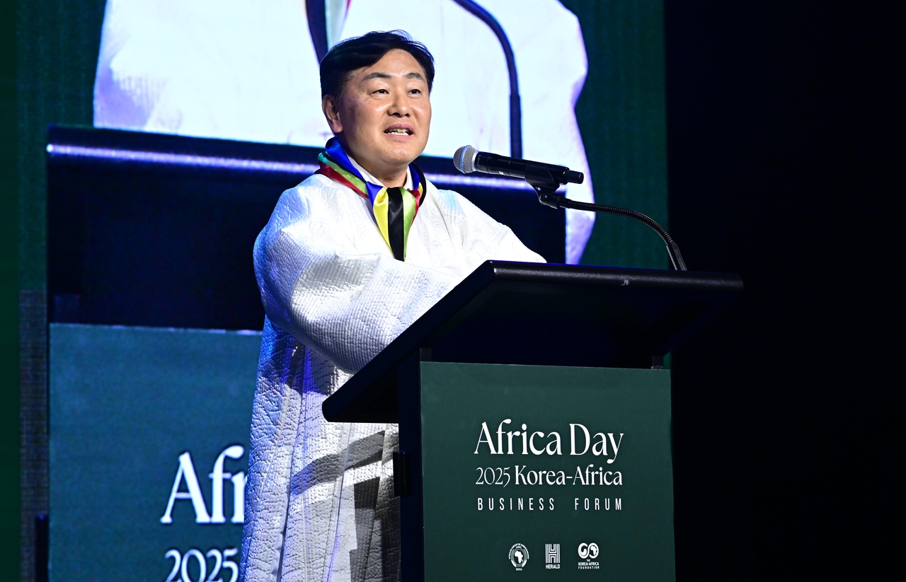 김관영 전북특별자치도지사가  21일 오후 서울 용산구 그랜드 하얏트 서울 그랜드볼룸에서 열린 아프리카의 날 축하행사에서 특별연설을 하고 있다.   이상섭 기자