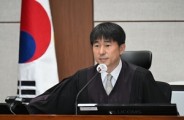 ‘삼겹살에 소맥’ 룸사롱 부인한 지귀연 판사…대법 소명 요구 [세상&]