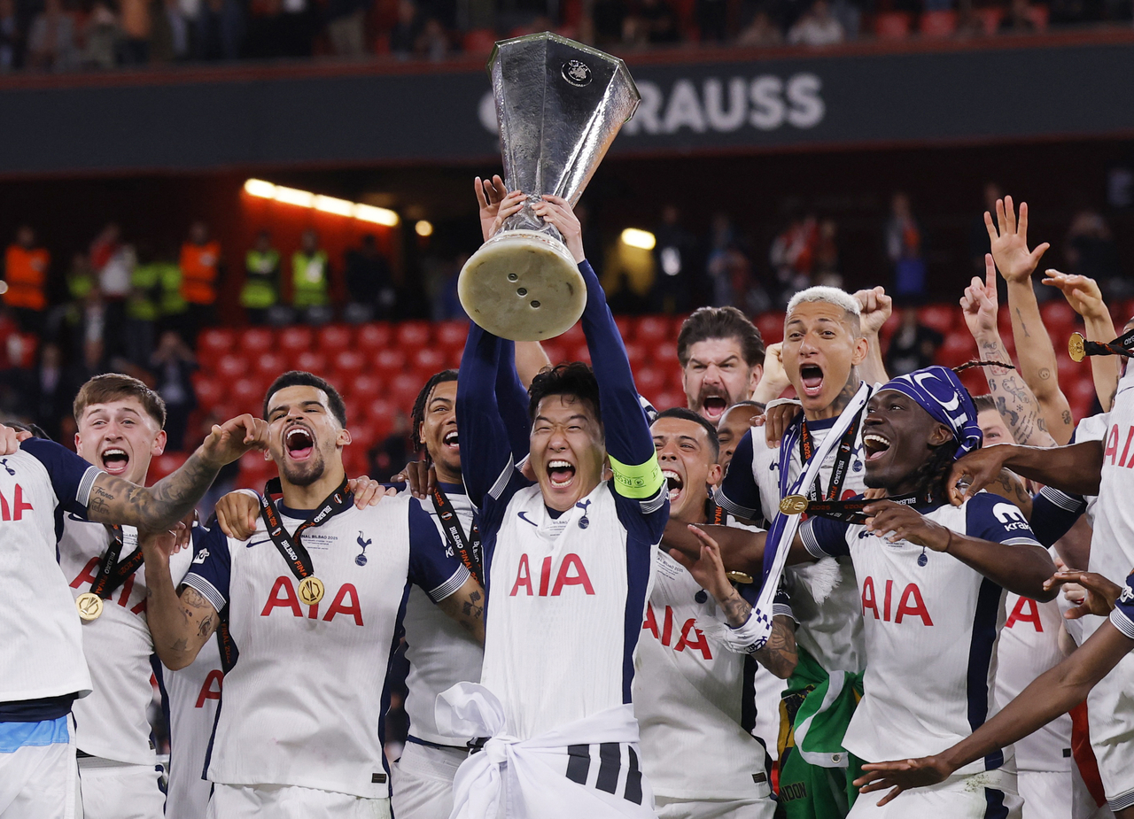 Tottenham Hotspur's Son Heung-min lifts the trophy with teammates after winning the Europa League in Bilbao, Spain, Wednesday. (Reuters)