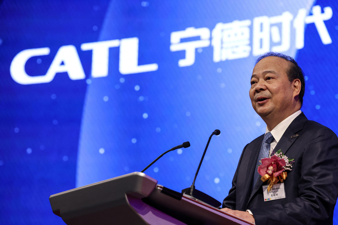 쩡위췬(曾毓群) CATL 회장이 20일 홍콩증권거래소에서 개최한 CATL 상장식에서 발언하고 있다. [로이터]