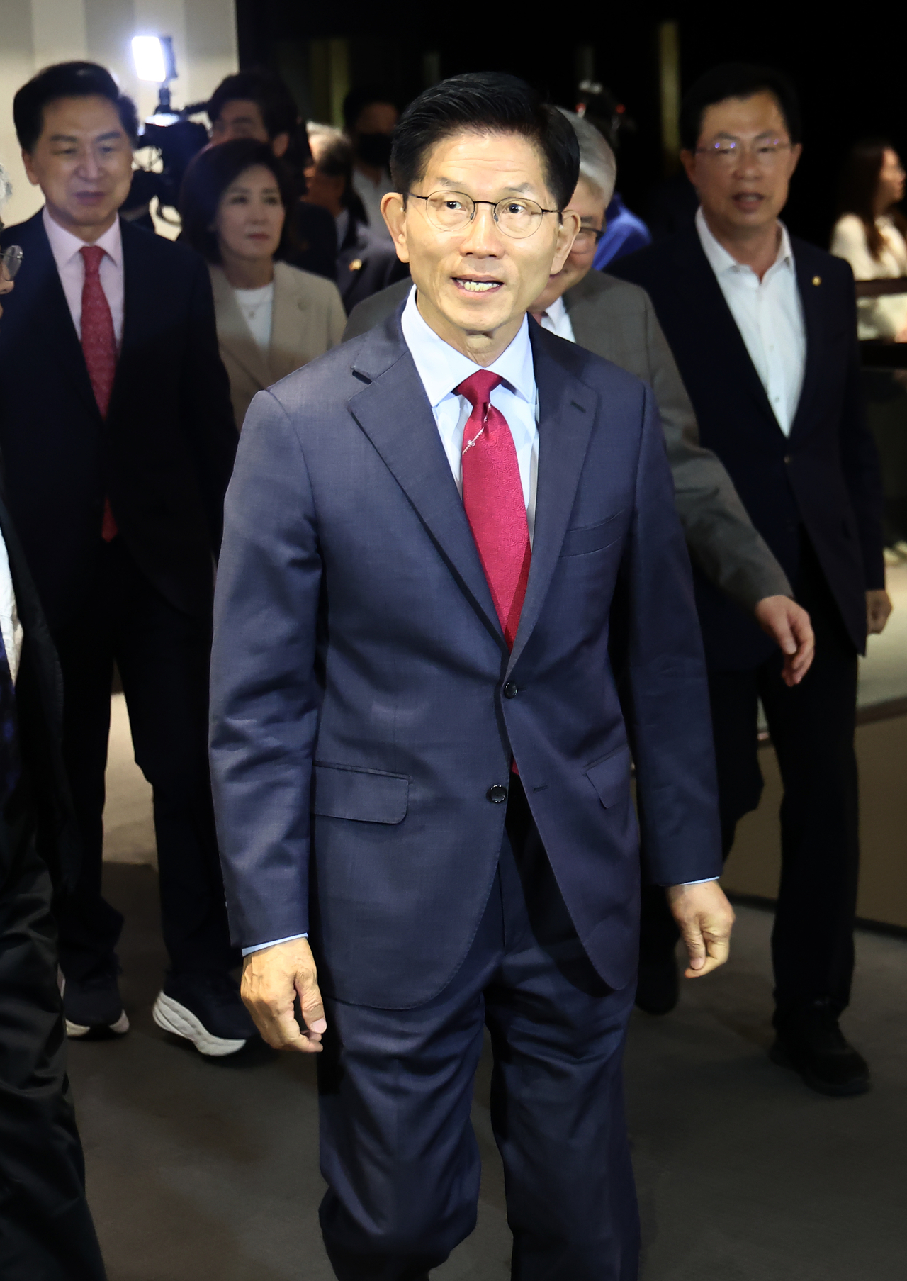 국민의힘 김문수 대선 후보가 23일 중구 더플라자호텔 서울에서 열린 2025년 제3회 국가와 민족을 위한 조찬기도회에 참석하고 있다. <연합>