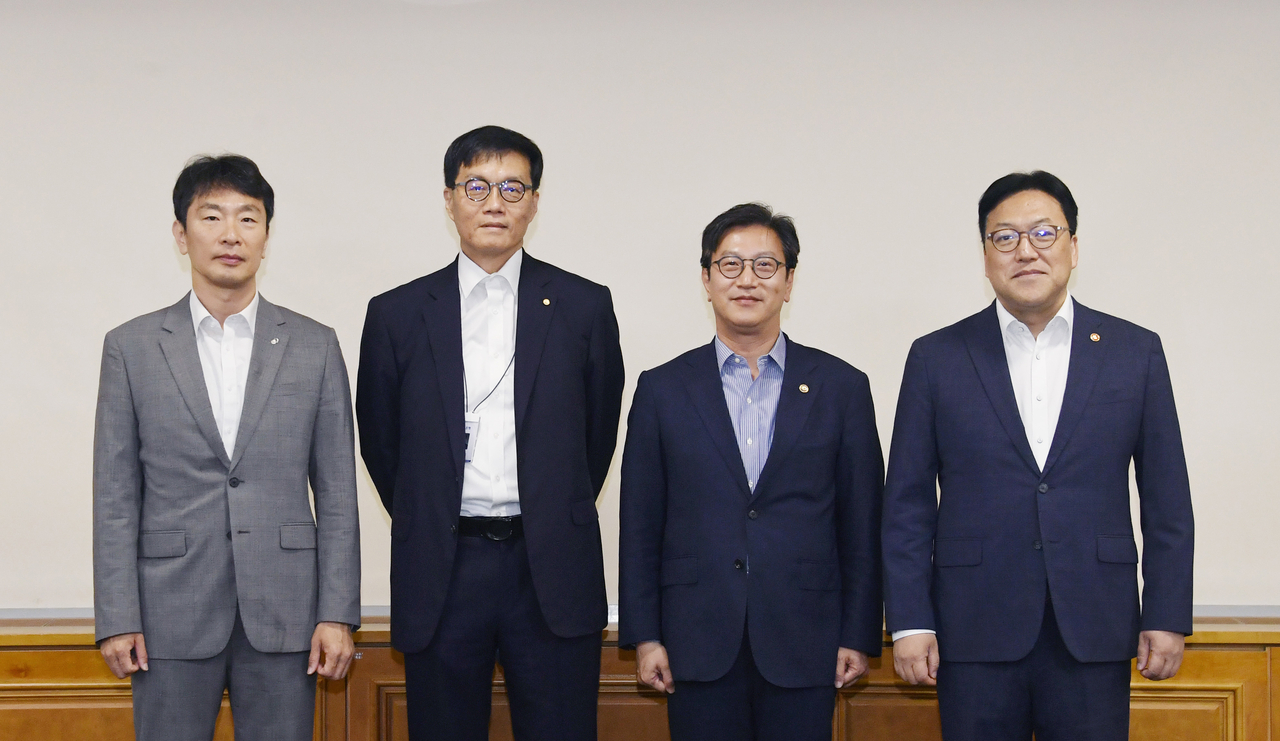 This photo shows acting Finance Minister Kim Beom-suk, along with other financial authorities, during a meeting at the government complex in Seoul on Friday. (Yonhap)