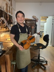“첫 악기는 무덤에 묻혔다” 킴(KIM)의 바이올린, 거장들도 고개를 끄덕였다 [세상&플러스]