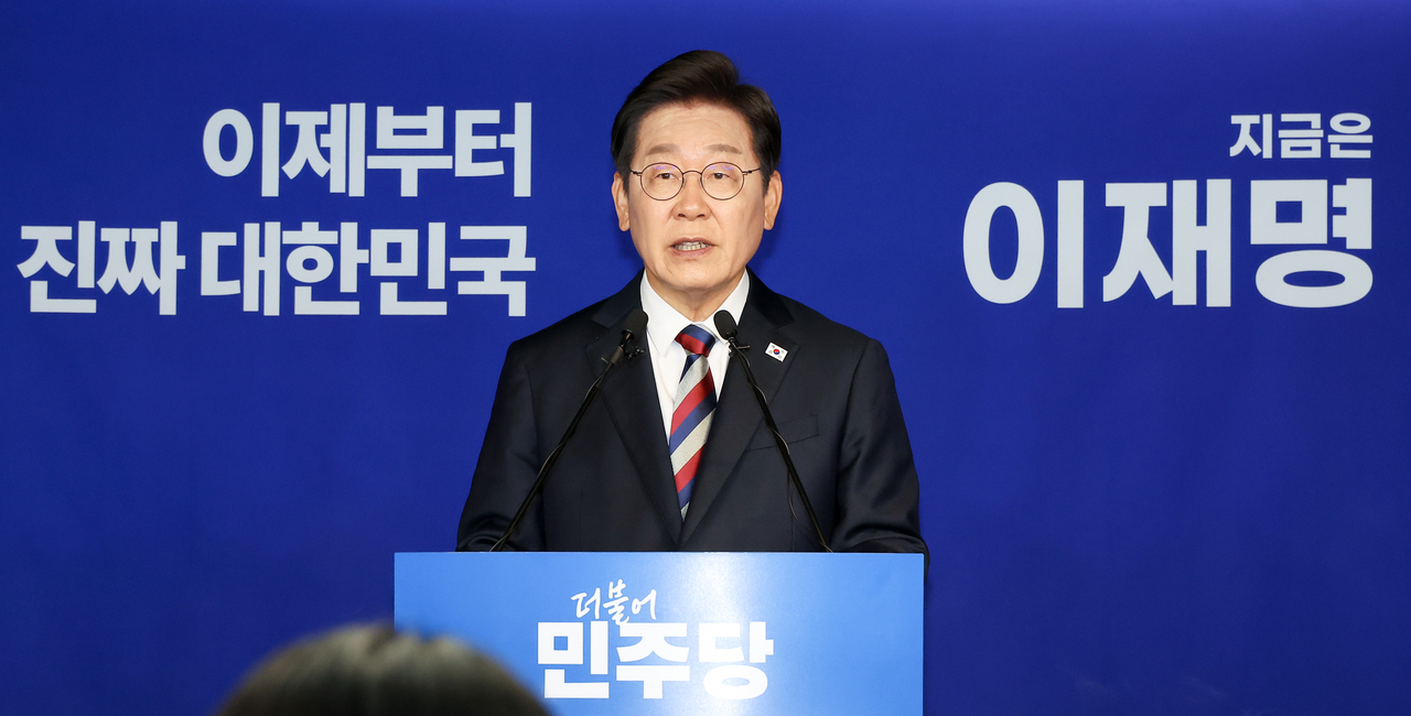 Democratic Party presidential candidate Lee Jae-myung speaks at a press conference at the party headquarters in Seoul on Sunday. (Yonhap)